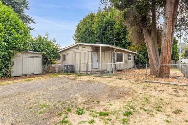 Property photo for 8555 S 120th Street, Seattle photo 2