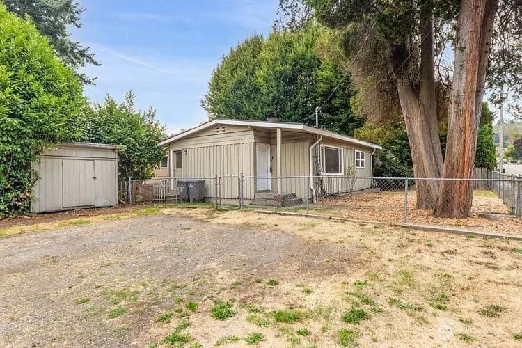 Property photo for 8555 S 120th Street, Seattle photo 2