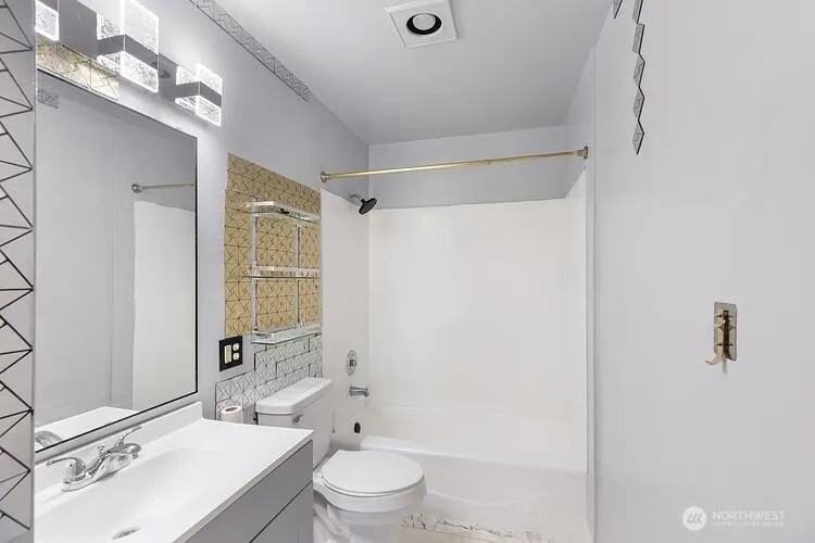 Property photo for 8555 S 120th Street, Seattle photo 10