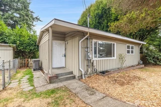 Property photo for 8555 S 120th Street, Seattle