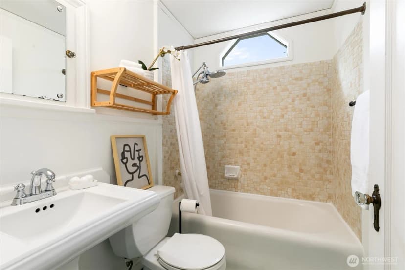 Property photo for 9052 Evanston Avenue N, Seattle photo 13