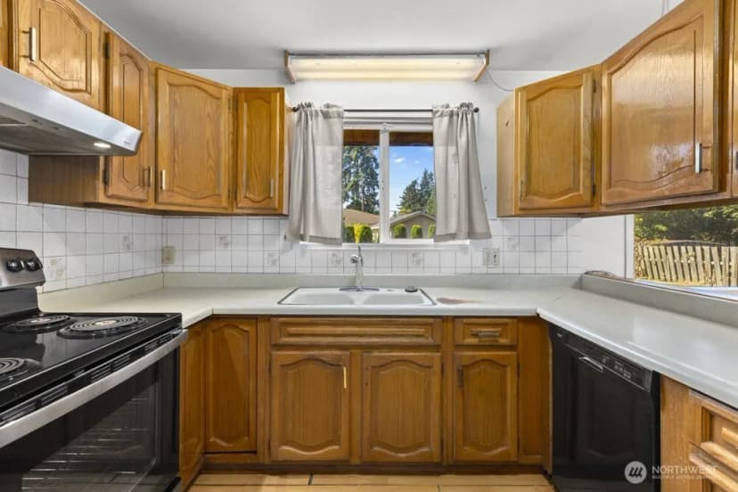 Property photo for 16717 2nd Place S, Burien photo 15