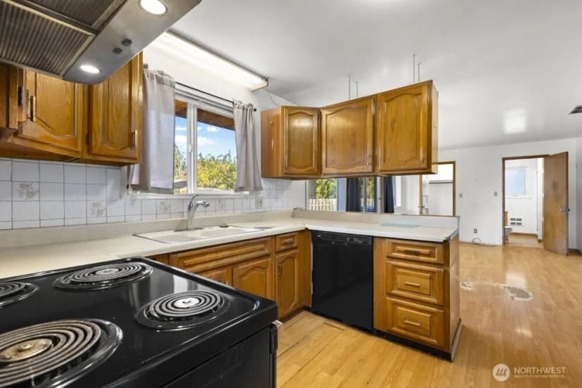 Property photo for 16717 2nd Place S, Burien photo 13