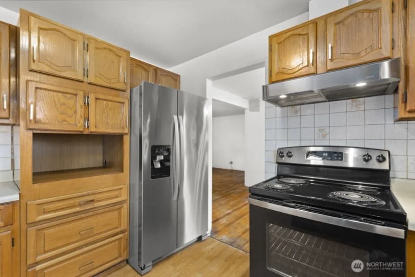 Property photo for 16717 2nd Place S, Burien photo 16