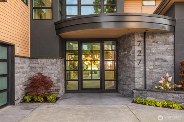 Property photo for 727 2nd Street S, Kirkland photo 4