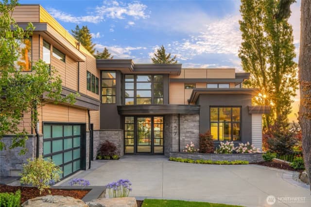 Property photo for 727 2nd Street S, Kirkland