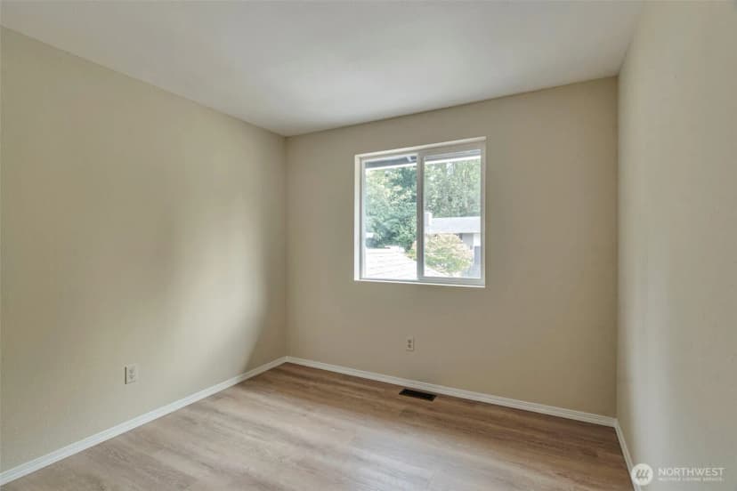 Property photo for 21505 124th Avenue Se, Kent photo 12