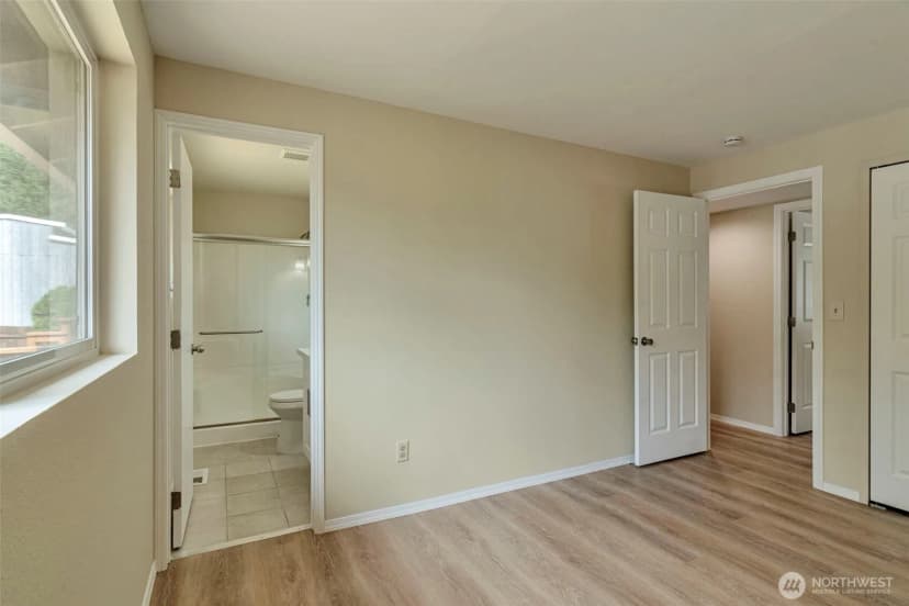 Property photo for 21505 124th Avenue Se, Kent photo 14