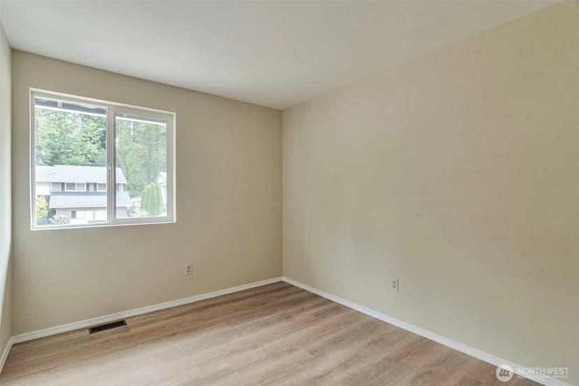 Property photo for 21505 124th Avenue Se, Kent photo 9