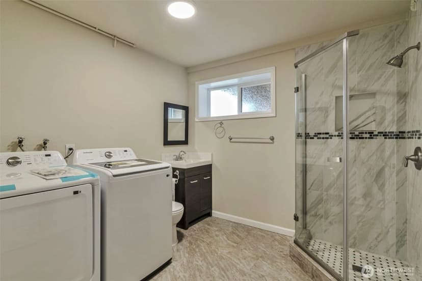 Property photo for 21505 124th Avenue Se, Kent photo 17