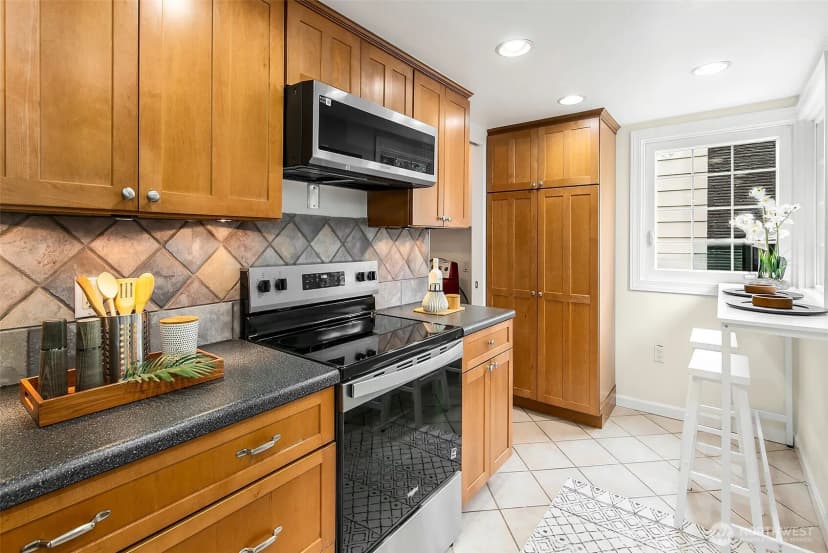 Property photo for 13753 Ashworth Avenue N, Seattle photo 8