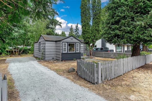 Property photo for 13753 Ashworth Avenue N, Seattle photo 2