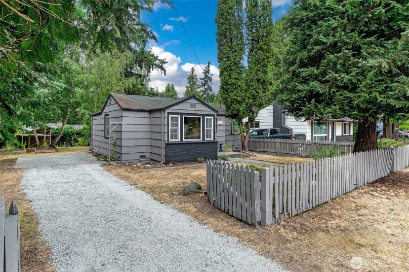 Property photo for 13753 Ashworth Avenue N, Seattle photo 2