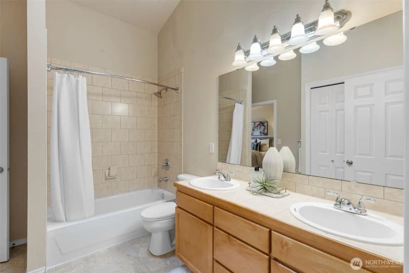 Property photo for 11209 Greenwood Avenue N #a, Seattle photo 24