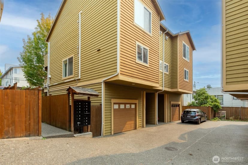 Property photo for 11209 Greenwood Avenue N #a, Seattle photo 32