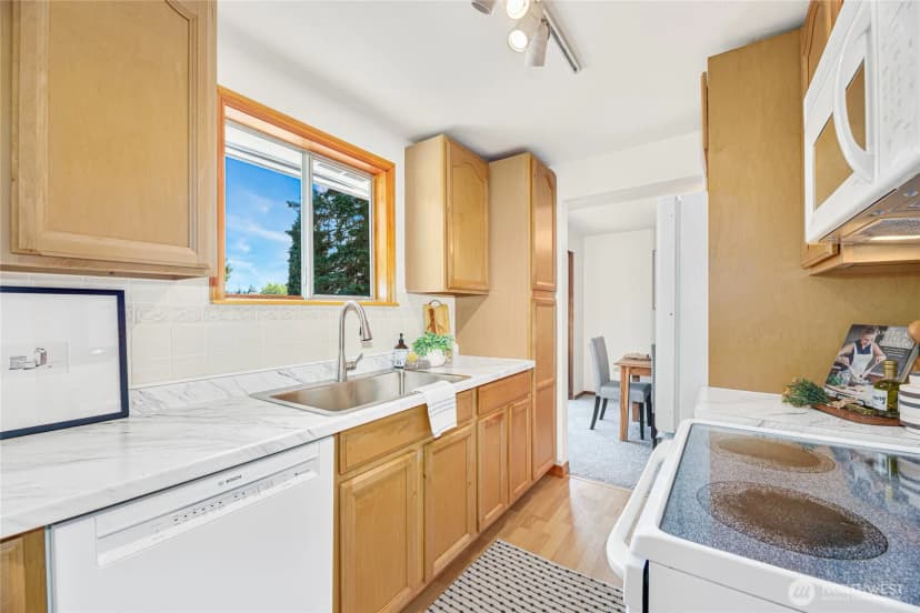 Property photo for 11252 12th Avenue Sw, Seattle photo 11