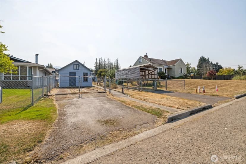 Property photo for 414 E Lopez Avenue, Port Angeles photo 37