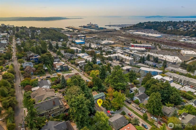 Property photo for 2524 12th Avenue W, Seattle photo 13