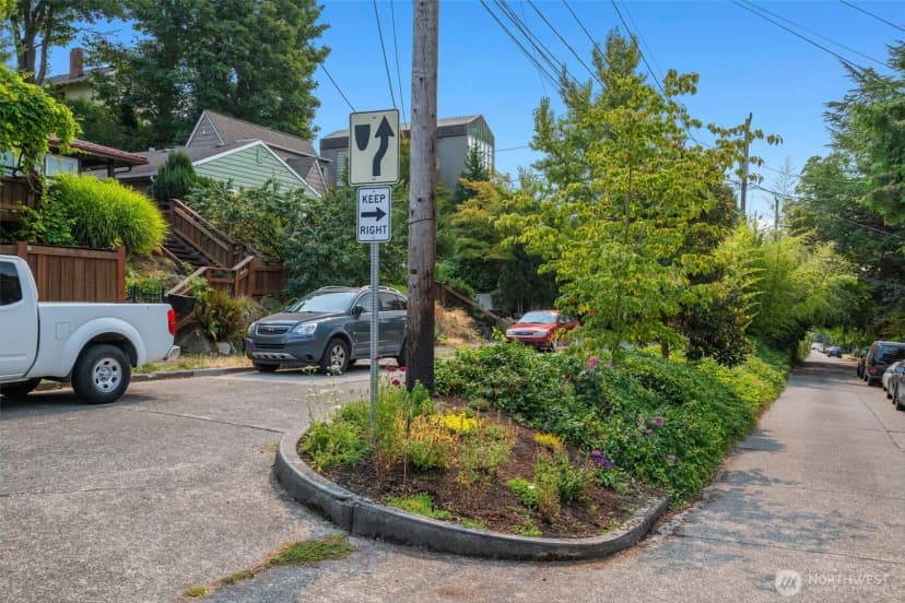Property photo for 2524 12th Avenue W, Seattle photo 12