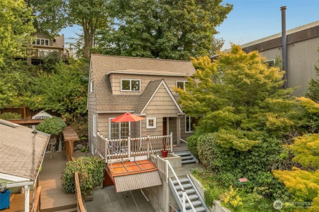 Property photo for 2524 12th Avenue W, Seattle photo 2