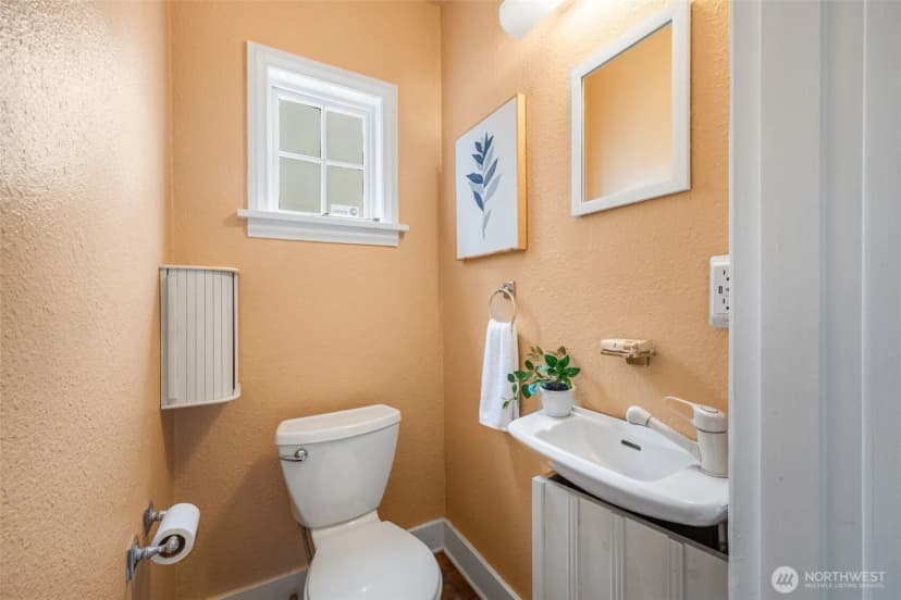 Property photo for 2524 12th Avenue W, Seattle photo 28