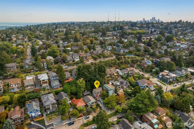 Property photo for 2524 12th Avenue W, Seattle photo 14