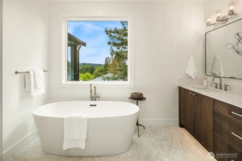 Property photo for 1822 100th Ave Ne, Bellevue photo 21