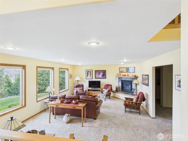 Property photo for 154 W Curlew Lake Road, Republic photo 4