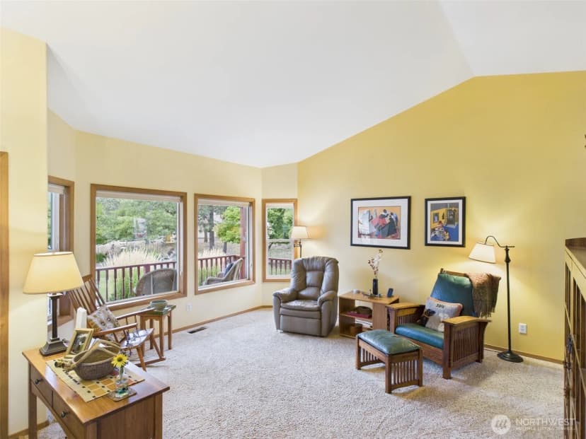 Property photo for 154 W Curlew Lake Road, Republic photo 6