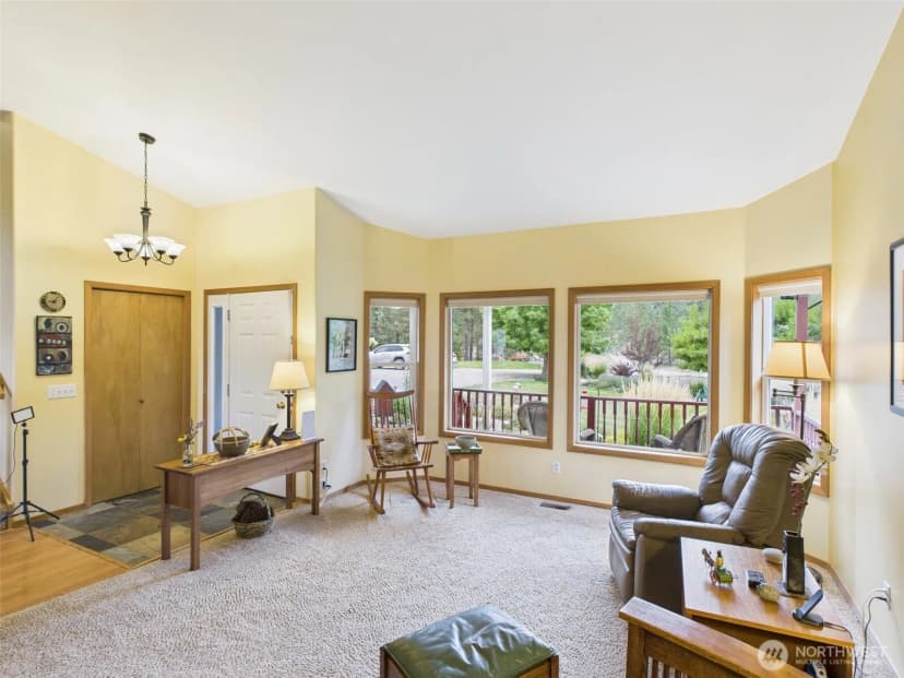 Property photo for 154 W Curlew Lake Road, Republic photo 5