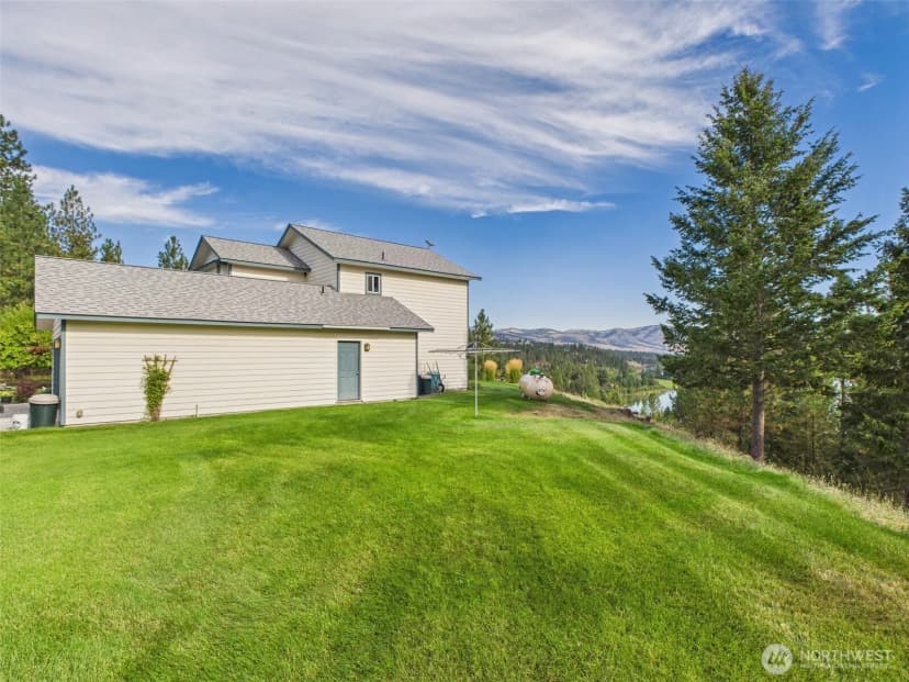 Property photo for 154 W Curlew Lake Road, Republic photo 26