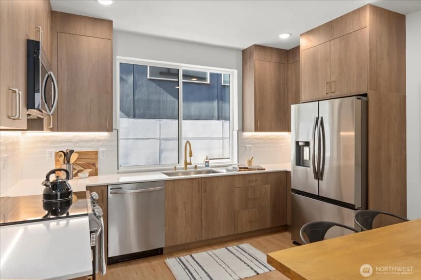 Property photo for 918 28th Avenue S #c, Seattle photo 3