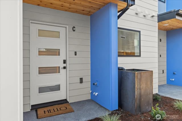 Property photo for 918 28th Avenue S #c, Seattle photo 2