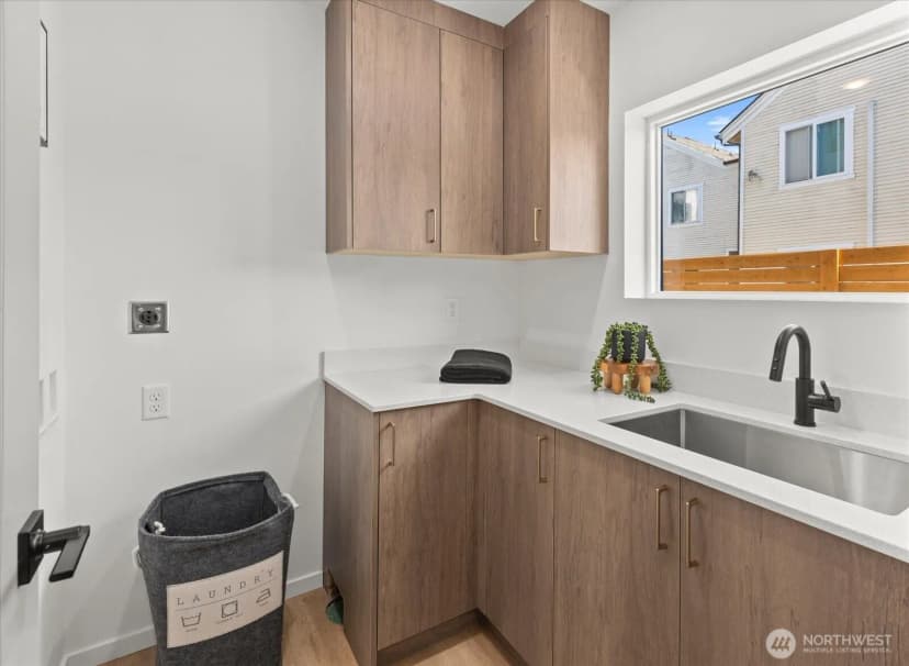 Property photo for 918 28th Avenue S #c, Seattle photo 16