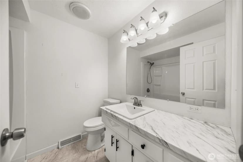 Property photo for 10718 E 18th Ave, Spokane Valley photo 14