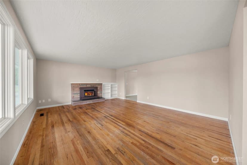 Property photo for 10718 E 18th Ave, Spokane Valley photo 3