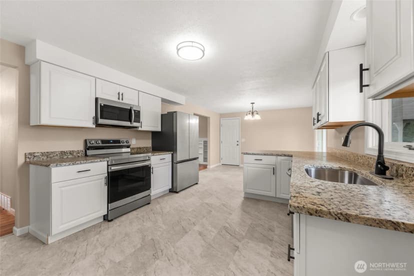 Property photo for 10718 E 18th Ave, Spokane Valley photo 6