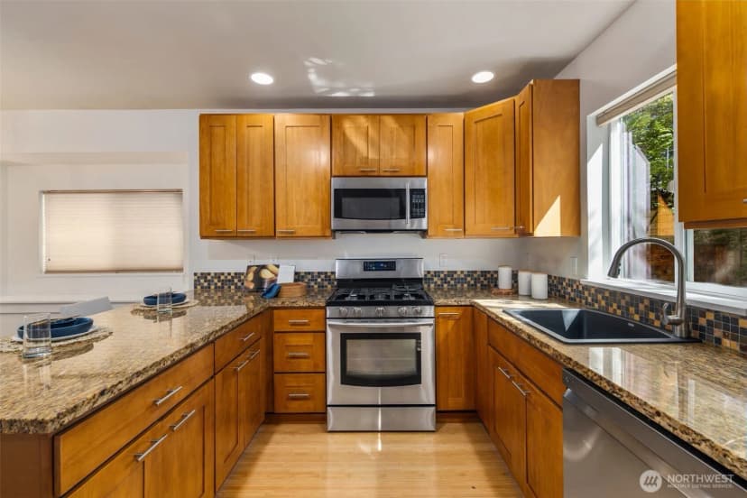 Property photo for 21 W Florentia Street, Seattle photo 10