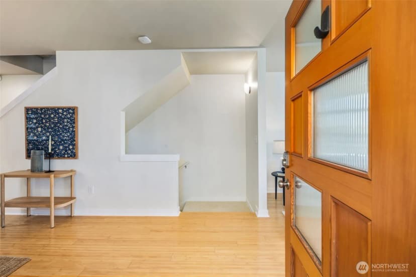 Property photo for 21 W Florentia Street, Seattle photo 2