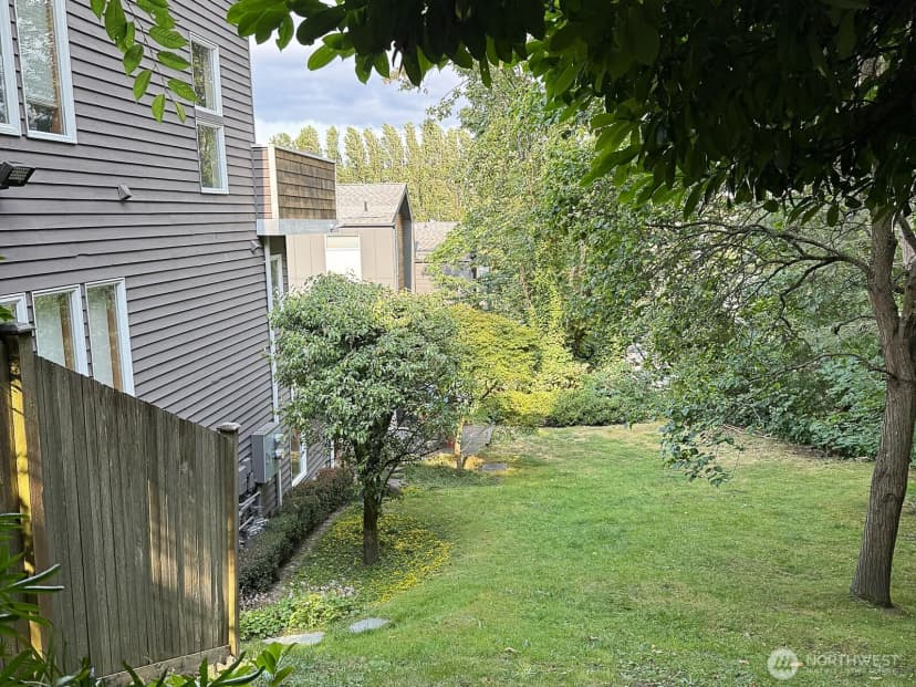 Property photo for 2218 W Raye Street, Seattle photo 3