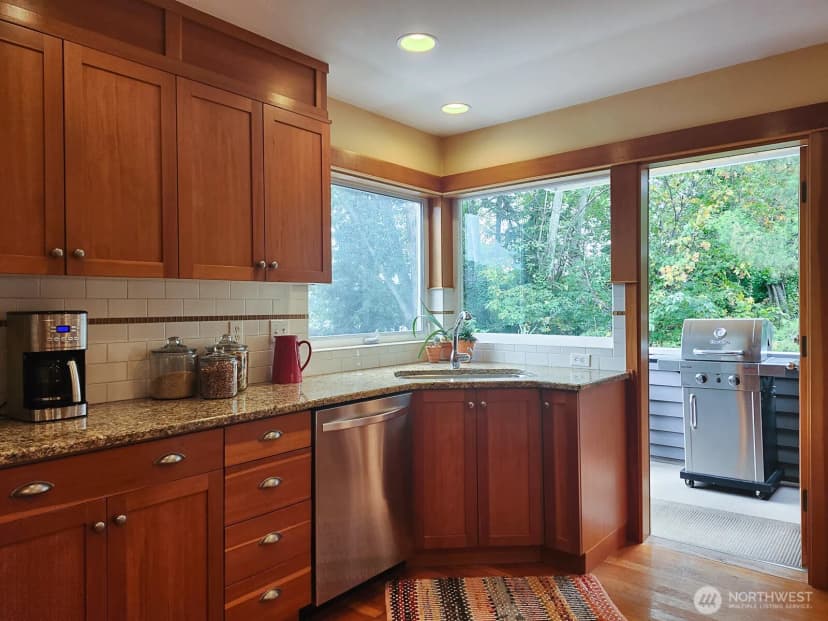 Property photo for 2218 W Raye Street, Seattle photo 12