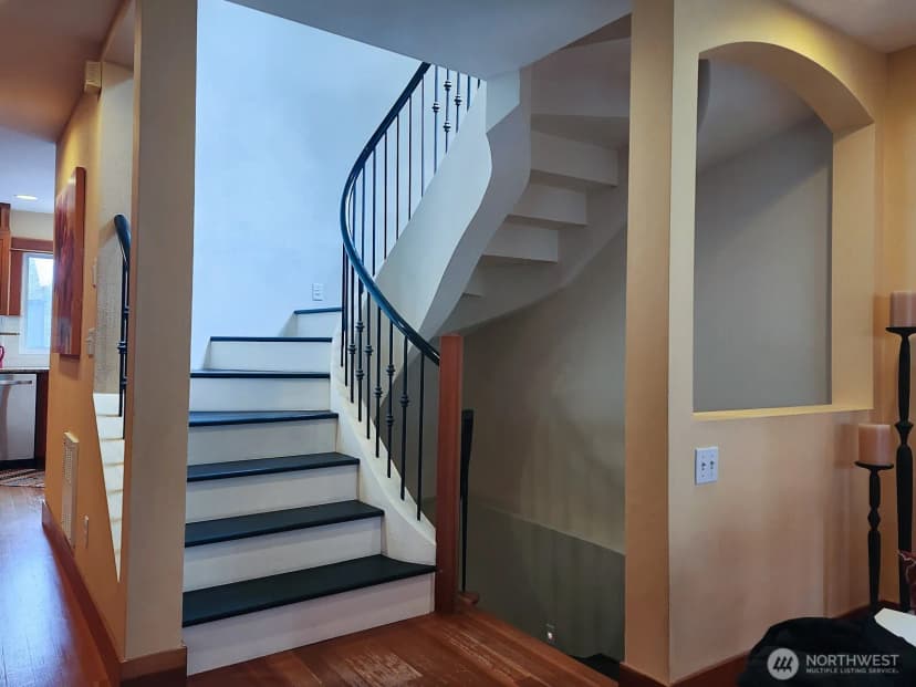 Property photo for 2218 W Raye Street, Seattle photo 16