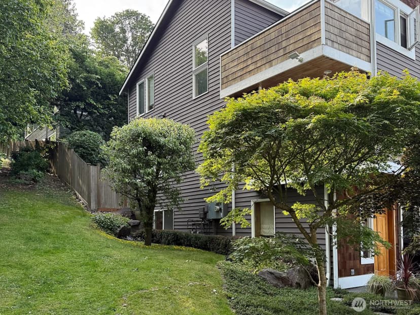 Property photo for 2218 W Raye Street, Seattle photo 2
