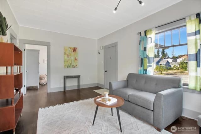 Property photo for 317 S Olympic Avenue, Arlington photo 4