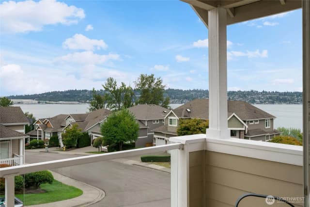 Property photo for 1008 N 27th Place, Renton photo 3