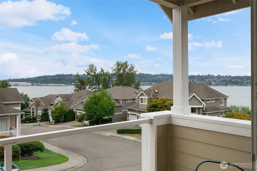 Property photo for 1008 N 27th Place, Renton photo 3