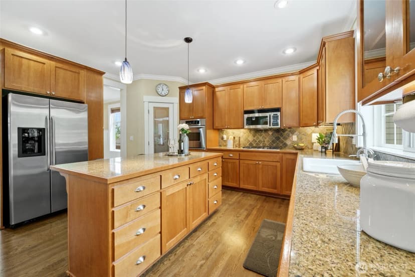 Property photo for 1008 N 27th Place, Renton photo 11