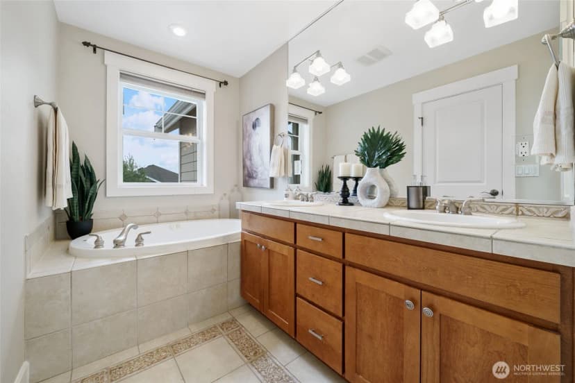 Property photo for 1008 N 27th Place, Renton photo 16