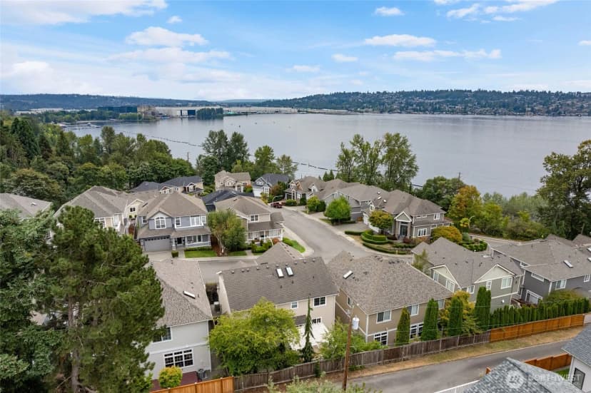 Property photo for 1008 N 27th Place, Renton photo 31