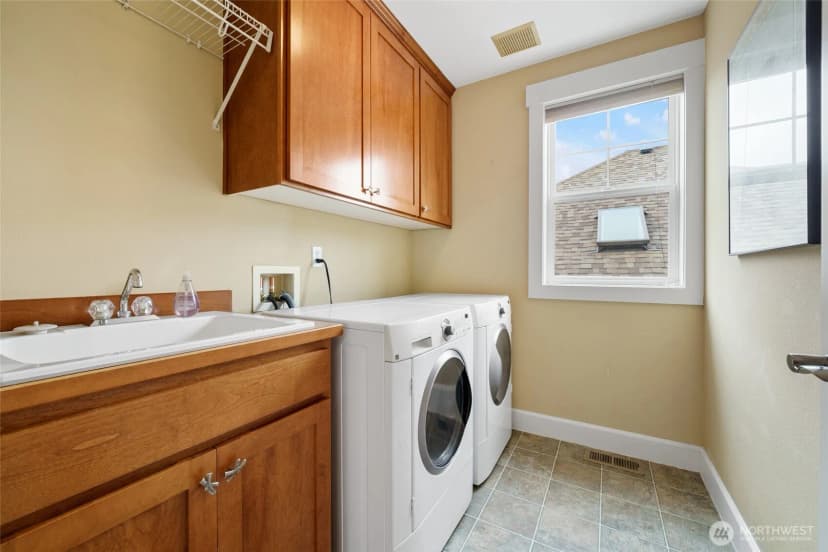 Property photo for 1008 N 27th Place, Renton photo 29